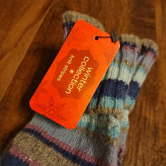 Knit Hat and Gloves Set - Picture 5 of 6